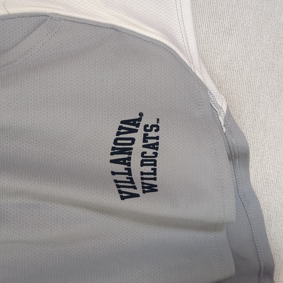 NWT Villanova Under Armour Women's Wildcat's Shorts Size Large Gray Loose Fit - Picture 2 of 10